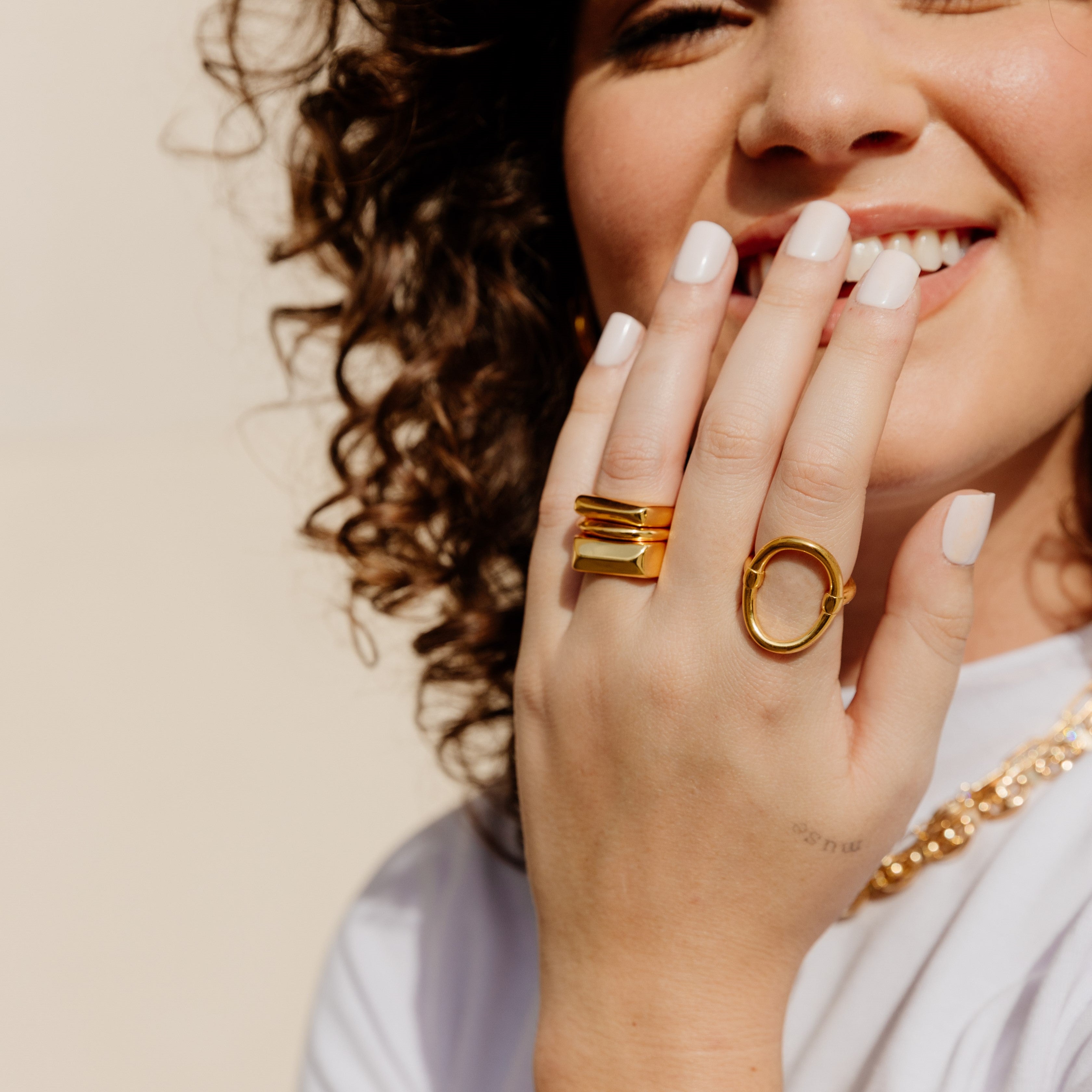 Anillo llamativo de Cameron