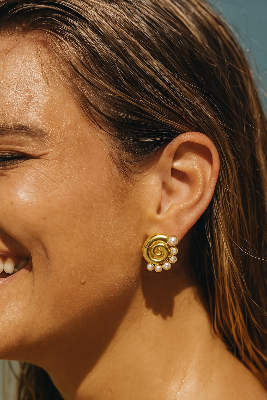 Mini Pearl Shell Earring