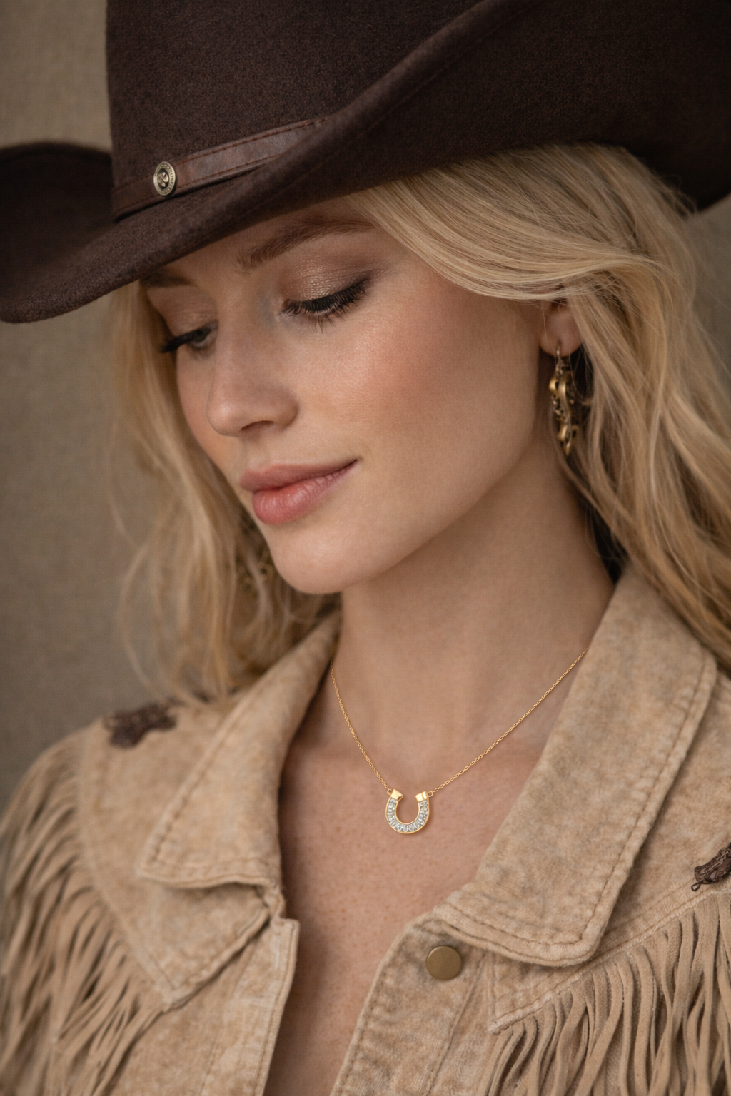 Collar de herradura Off To The Races