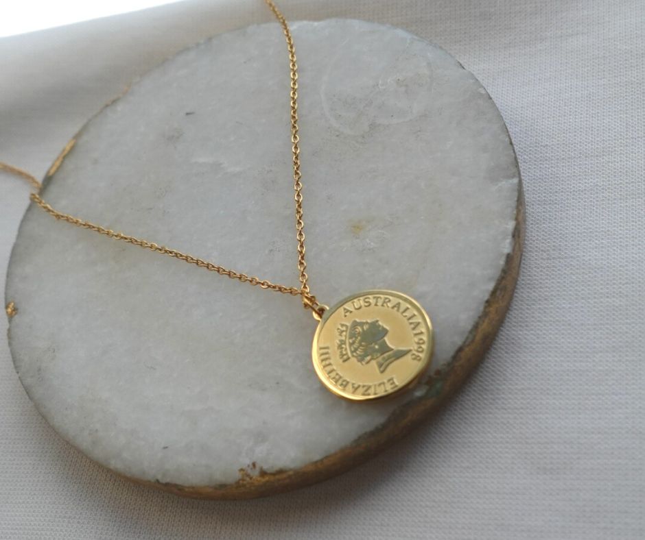 Collar de monedas clásico