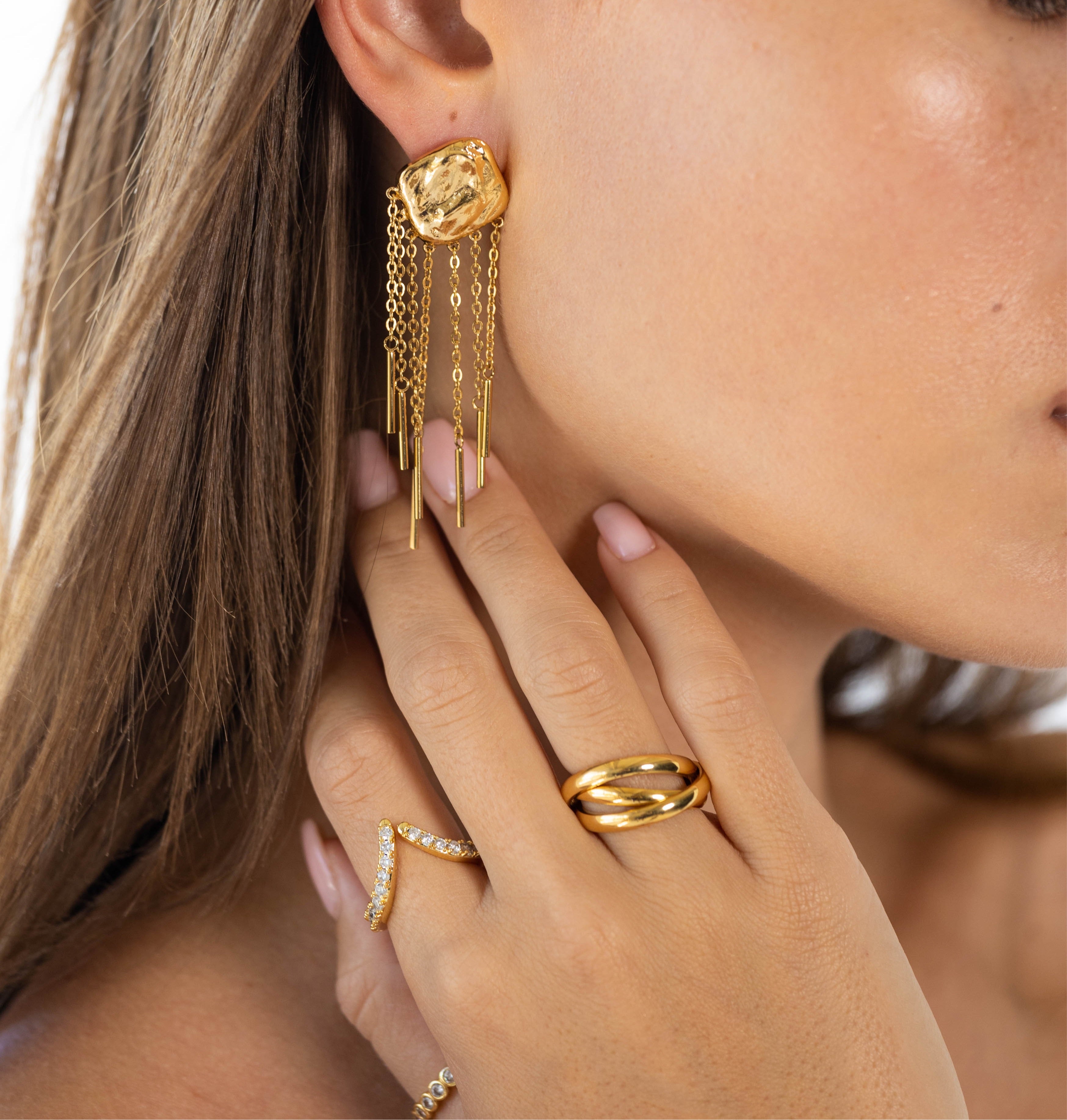 Conjunto de anillos dorados para niña