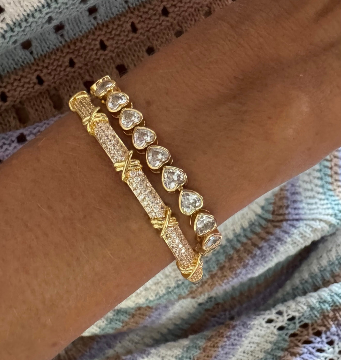 Pulsera de tenis con corazón y bisel