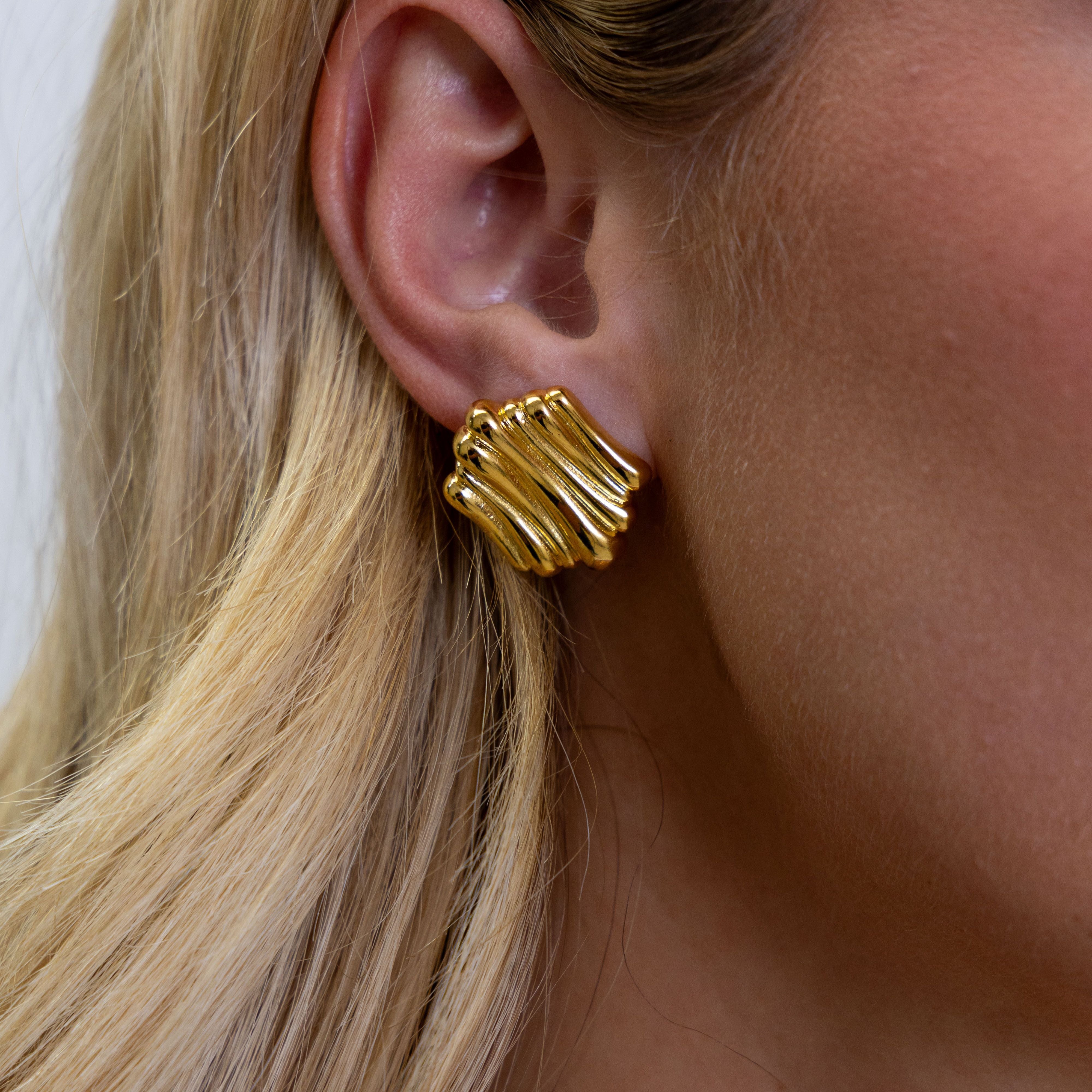 Mini Julia Statement Earring